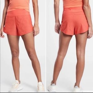 NWOT ATHLETA Run With It Textured 3.5” Short